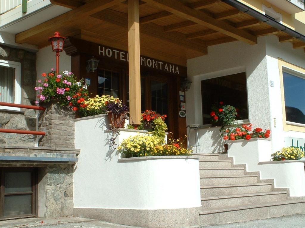 Hotel Montana Pozza di Fassa Exterior photo