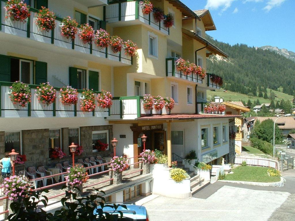 Hotel Montana Pozza di Fassa Exterior photo