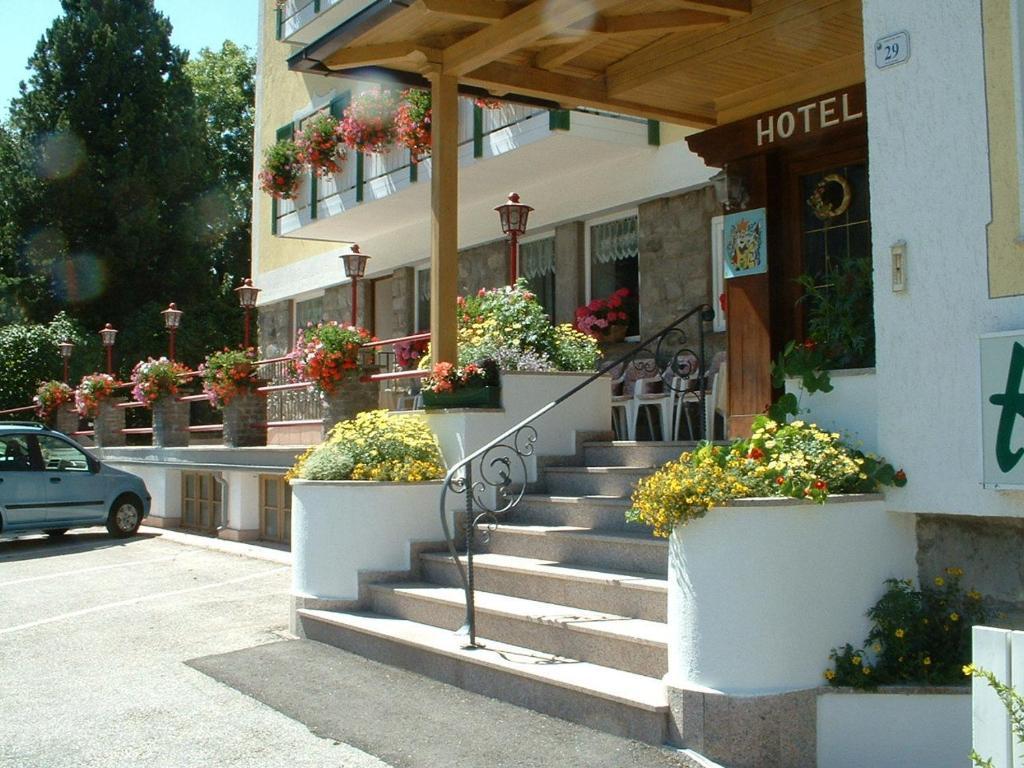 Hotel Montana Pozza di Fassa Exterior photo